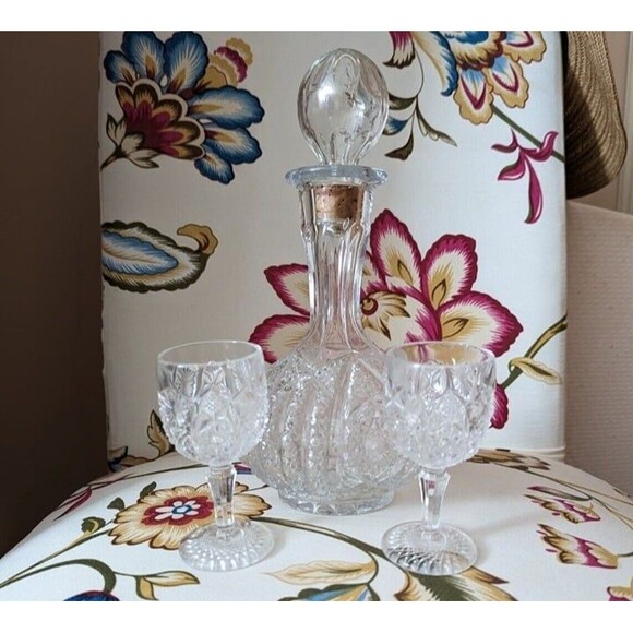 Vintage MCM Imperial Glass Decanter and Set of 2 Cordial Glasses - Picture 2 of 5